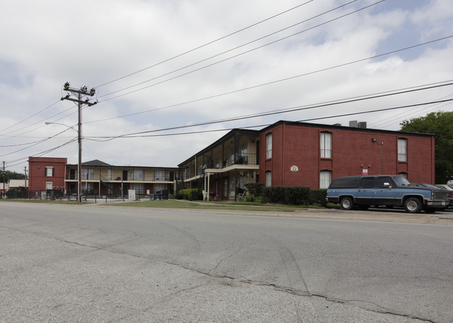 Quarters on Red Bluff in Pasadena, TX - Building Photo - Building Photo