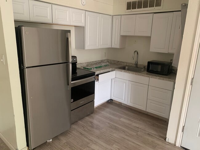 property at 10855 Meadowglen Ln
