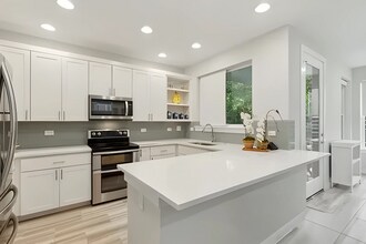 1095 Gallivant Ln in Dallas, TX - Foto de edificio - Building Photo