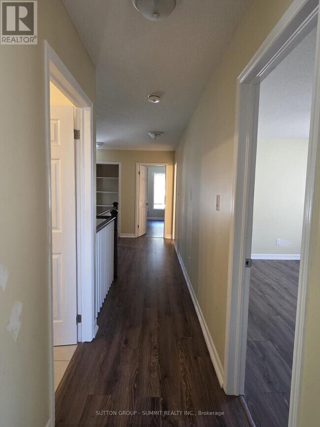 329 Edgehill Dr in Barrie, ON - Building Photo - Building Photo