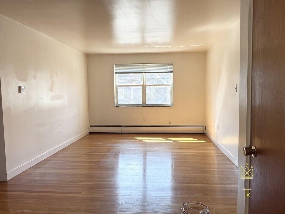 47 Broadway, Unit 10 in Arlington, MA - Building Photo