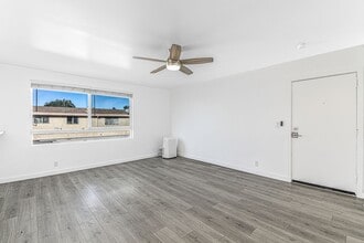 5005 August St in Los Angeles, CA - Foto de edificio - Building Photo