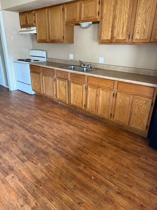 750 Bonham St, Unit 220 in Paris, TX - Building Photo - Building Photo