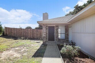2112 Windhurst Dr in Arlington, TX - Building Photo - Building Photo