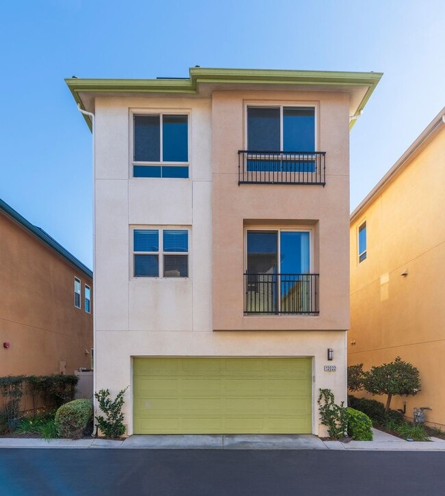 12022 Rock Creek Ct in Hawthorne, CA - Building Photo - Building Photo