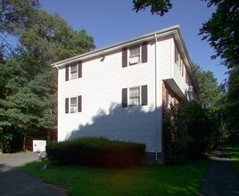 20 Copeland Dr in Mansfield, MA - Foto de edificio - Building Photo