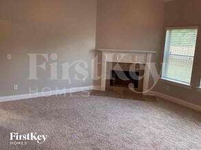 1076 Riviera Dr in Calera, AL - Foto de edificio - Building Photo