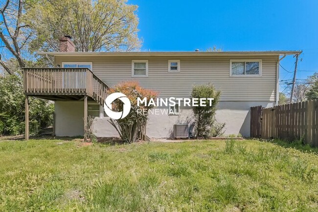 713 W Meadecrest Dr in Knoxville, TN - Building Photo - Building Photo