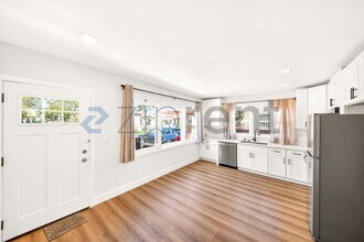 854 Orange Ave in Long Beach, CA - Foto de edificio - Building Photo