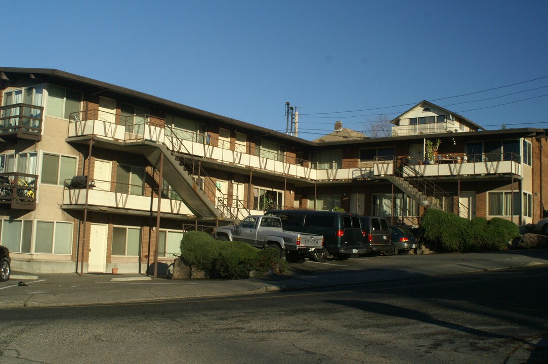 Westward Apartments in Seattle, WA - Building Photo