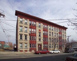 92 Jackson St in Holyoke, MA - Building Photo