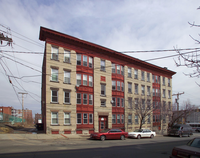 92 Jackson St in Holyoke, MA - Building Photo - Building Photo