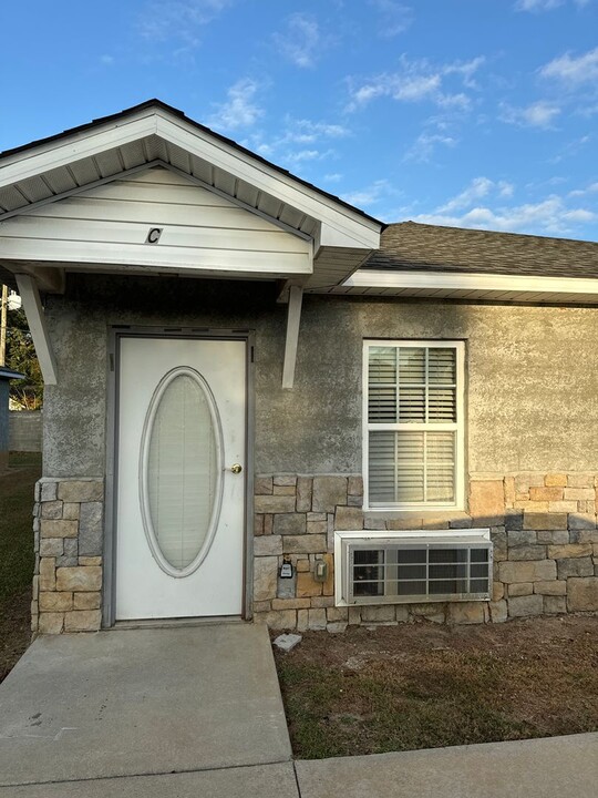 100 Kittrell St in Dublin, GA - Building Photo