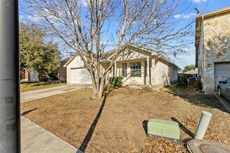 9401 Pioneer Forest Dr in Austin, TX - Building Photo - Building Photo