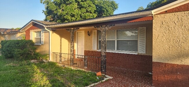 5232 Penguin Dr in Holiday, FL - Building Photo - Building Photo