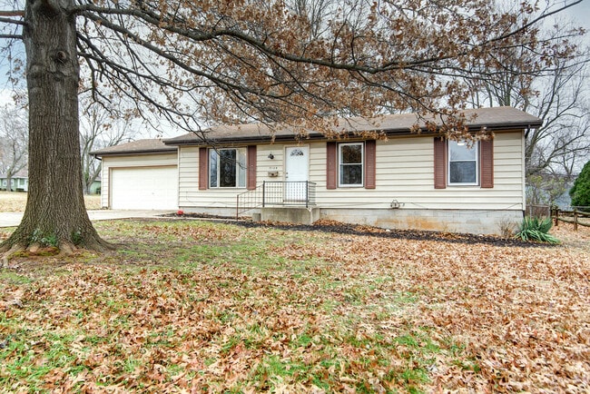 property at 3128 S Pinehurst Ave