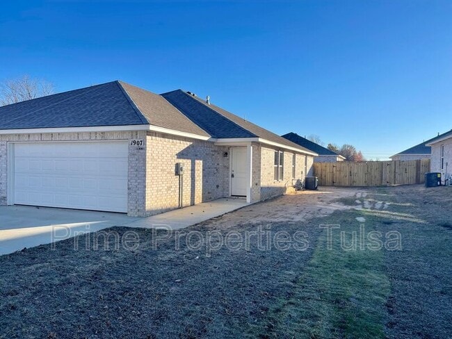 property at 1912 Cypress St
