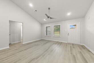 16 Bobby Eugene Dr in Ward, AR - Foto de edificio - Building Photo