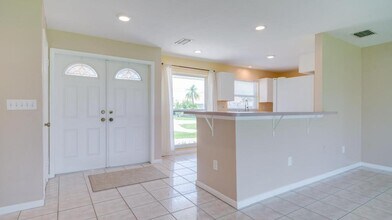 1313 SE 40th St in Cape Coral, FL - Building Photo - Building Photo