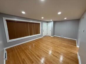 7807 S Laramie Ave in Burbank, IL - Building Photo - Building Photo