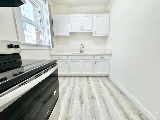 341 S Alvarado St