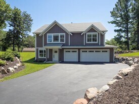 85 Maple Island Rd in Lakeville, MN - Building Photo