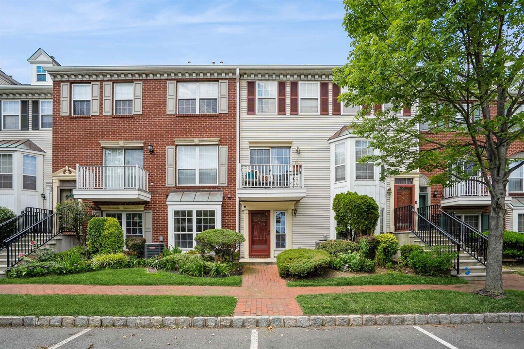 16 Cypress St in Jersey City, NJ - Building Photo