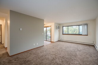 Langdon Lake Apartments in Mound, MN - Foto de edificio - Interior Photo