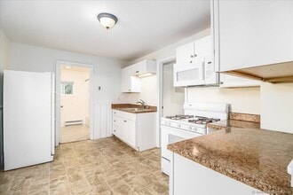 4 Edgewood St in Danbury, CT - Foto de edificio - Building Photo