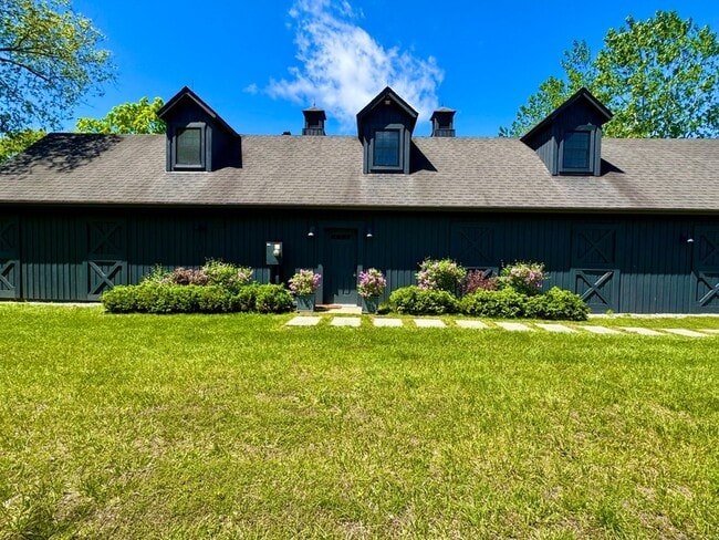 55 Still Meadow Rd in Sharon, CT - Building Photo - Building Photo
