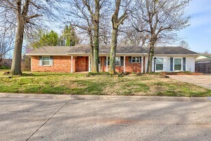 206 Del Mar Dr in Yukon, OK - Building Photo