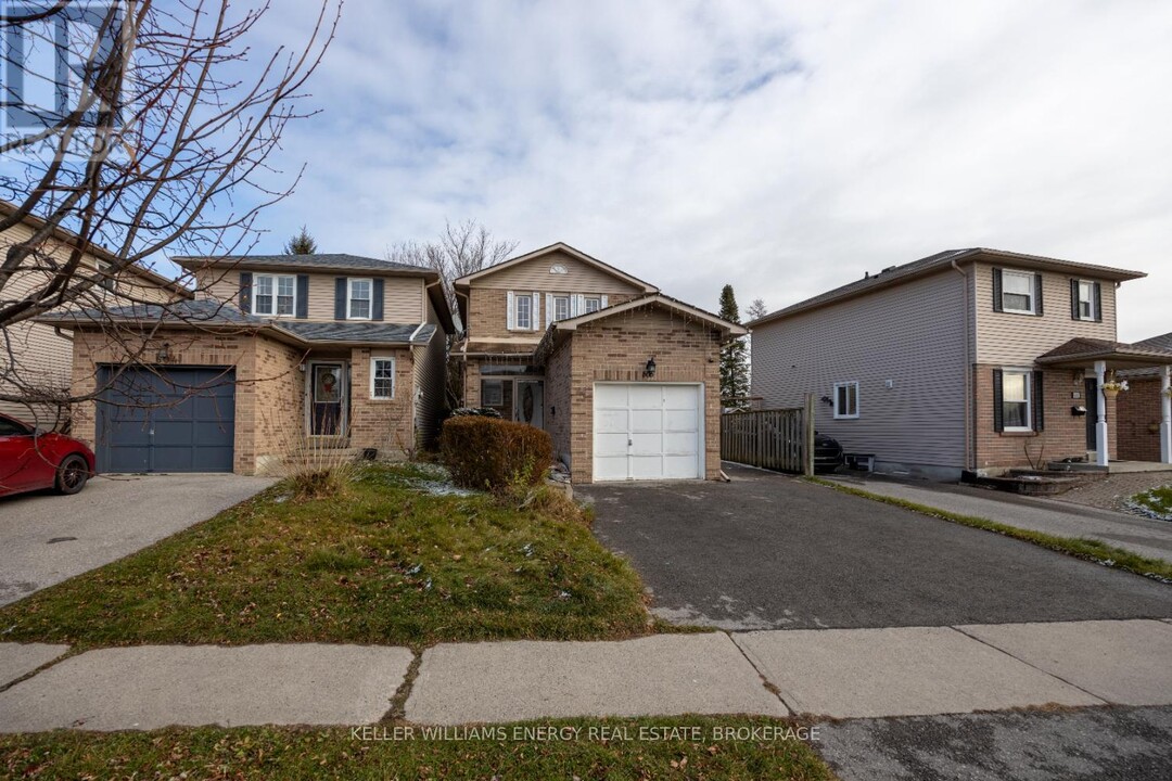 606 Cobblehill Dr in Oshawa, ON - Building Photo