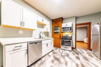 2642 Quarry St, Unit #2 (FLR 2) in Pittsburgh, PA - Foto de edificio - Building Photo