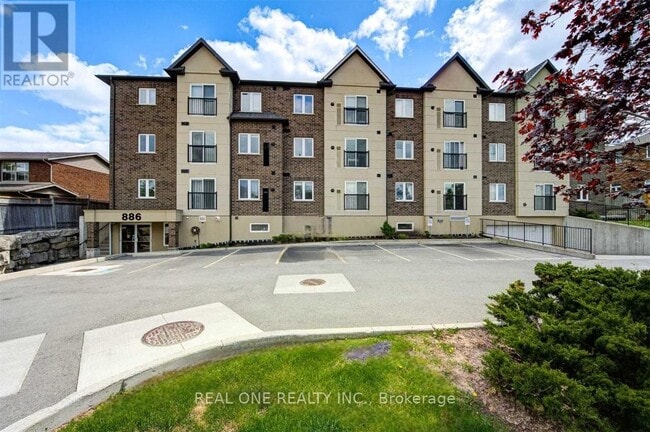 property at 886-886 Golf Links Rd