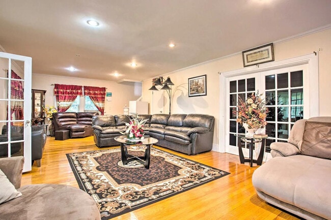 52 Lewis Pkwy in Yonkers, NY - Building Photo - Building Photo