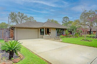 5438 Briarbend Dr in Houston, TX - Building Photo - Building Photo