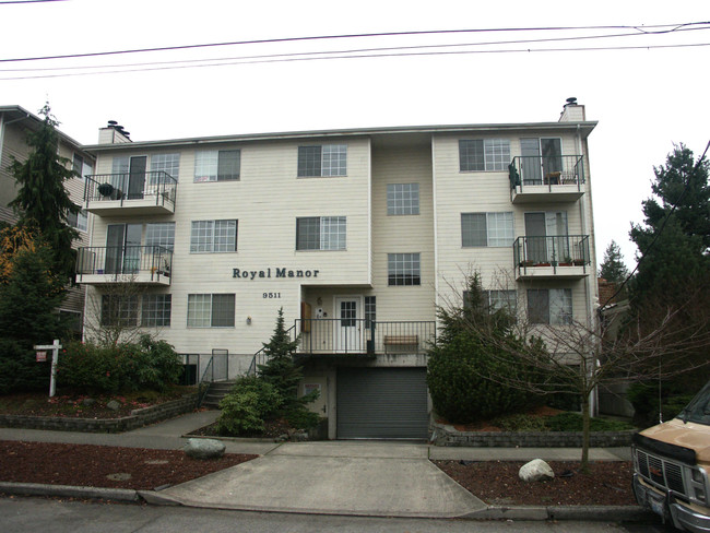 Royal Manor Apartments