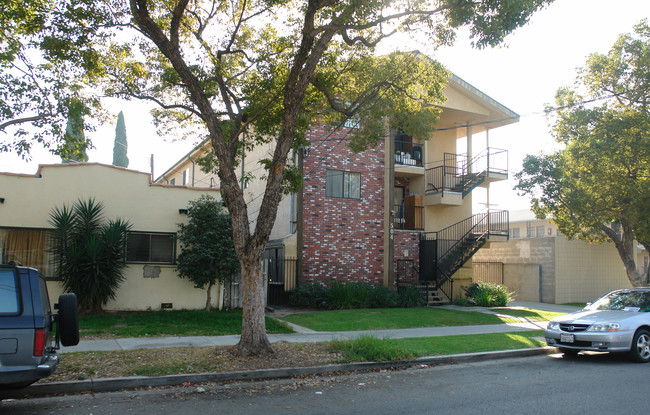 504 E Acacia Ave in Glendale, CA - Building Photo - Building Photo