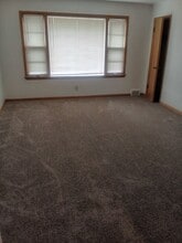 7314 W Oklahoma Ave, Unit 3 UPPER $1050 in West Allis, WI - Foto de edificio - Building Photo