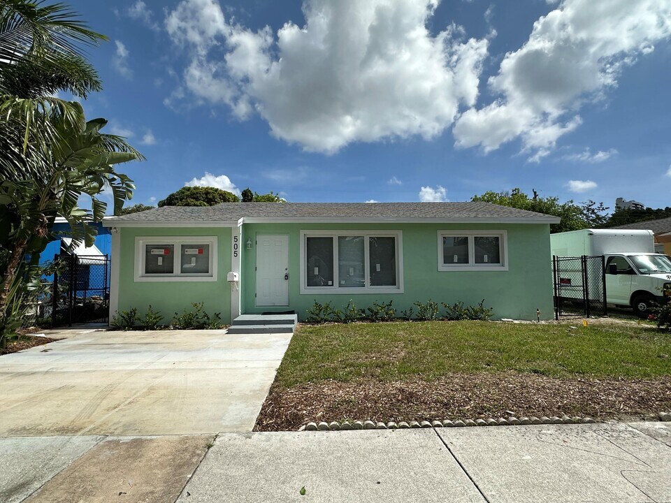 505 47th St in West Palm Beach, FL - Building Photo