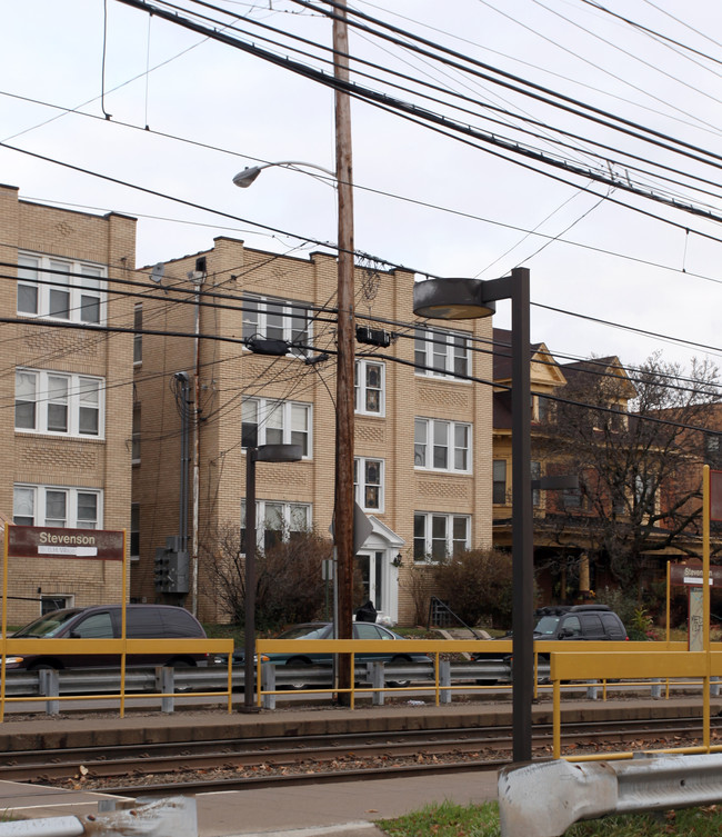 2728 Broadway Ave in Pittsburgh, PA - Building Photo - Building Photo