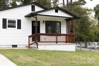 317 E Louisiana Ave in Bessemer City, NC - Foto de edificio - Building Photo