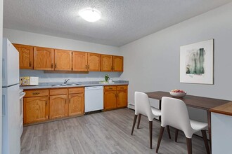 Silverwood Terrace in Yorkton, SK - Building Photo - Building Photo