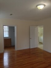 1240 Robinhood Cir in Charlotte, NC - Foto de edificio - Building Photo