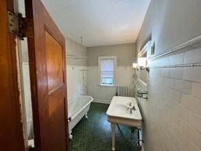 1621 E Superior St in Duluth, MN - Building Photo - Building Photo