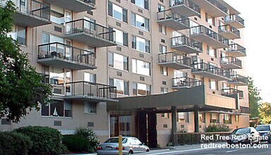 101 Monmouth St in Brookline, MA - Foto de edificio - Building Photo