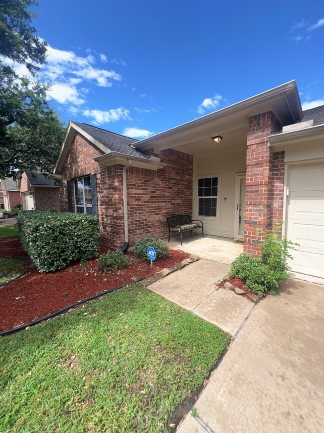 property at 5523 Dapplewood Ln