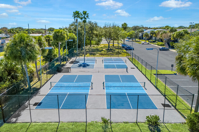 Retreat @ Golf Links in Melbourne, FL - Foto de edificio - Building Photo