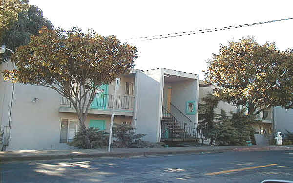 151 Farragut Ave in Vallejo, CA - Building Photo