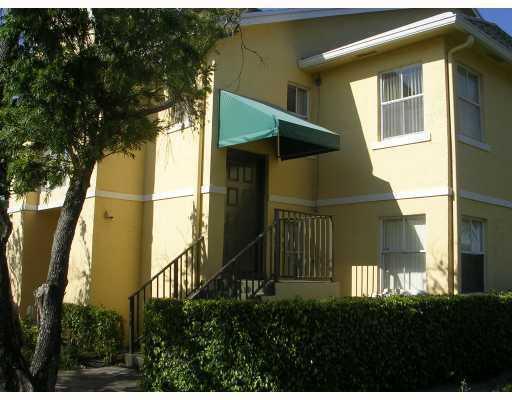 2833 N Course Dr, Unit 201 in Pompano Beach, FL - Foto de edificio - Building Photo